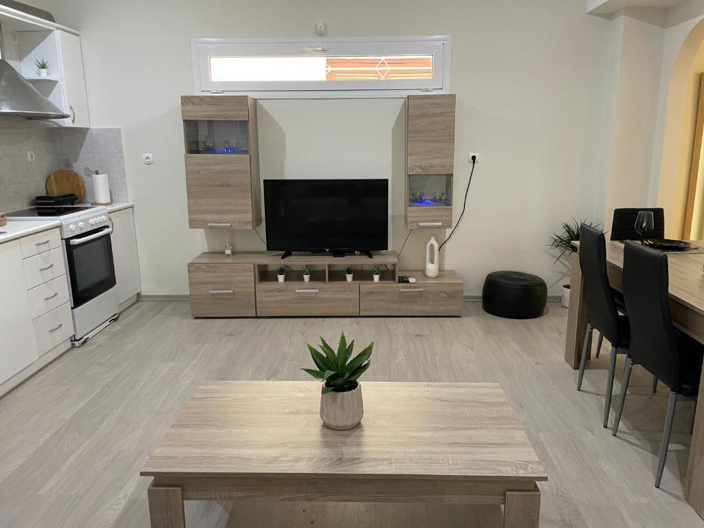 Triptolemus Apartment *